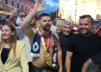 Kırkpınar başpehlivanı Erkan Taş, hamam geleneğini sürdürdü