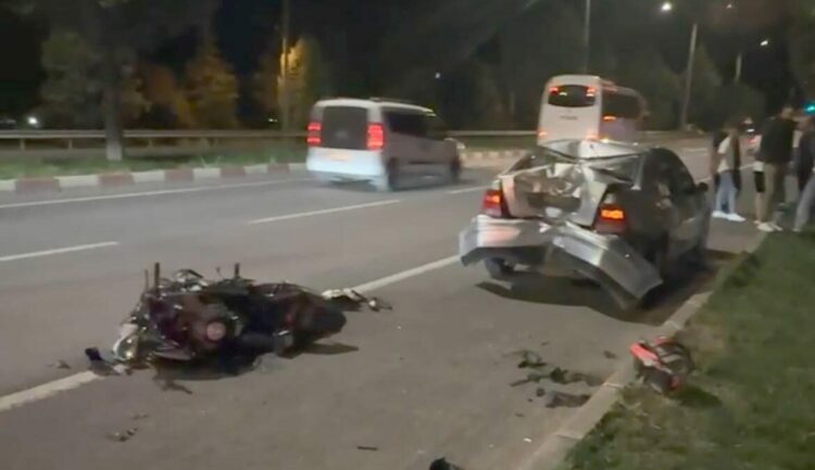 Otomobile çarpan motosikletin sürücüsü ağır yaralandı