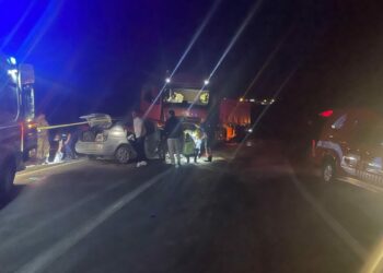 TIR ile çarpışan otomobildeki çift ile kızları öldü