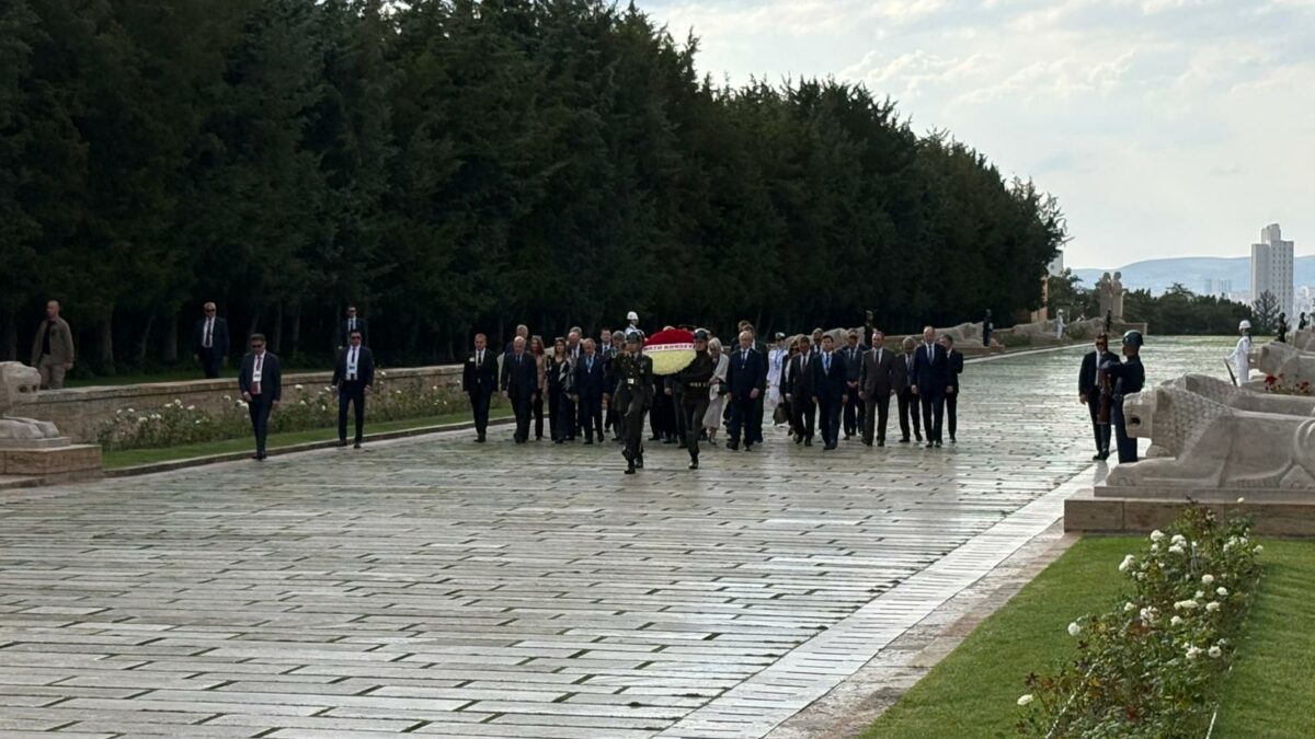 NATO heyetinden Anıtkabir'e ziyaret