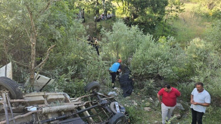 Bingöl’de kamyonet uçuruma yuvarlandı: 3 ölü, 2 yaralı