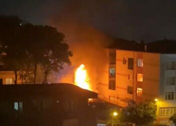 Samsun’da boya deposunda yangın