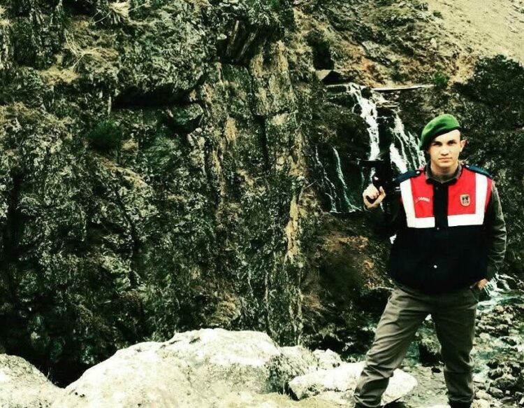 Uzman çavuş kazada hayatına kaybetti
