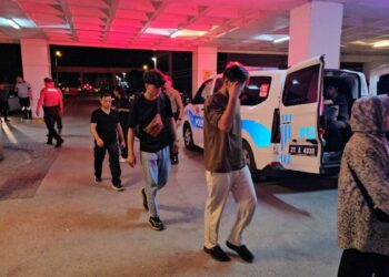 Edirne'de durdurulan minibüste 24 kaçak göçmen ele geçirildi