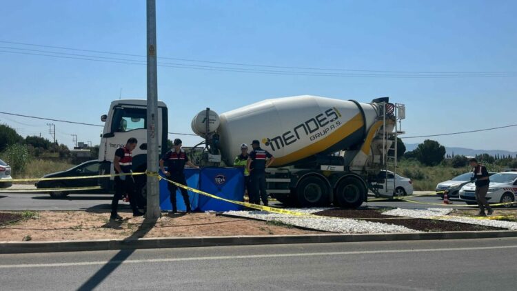 Beton mikserinin çarptığı yaya öldü