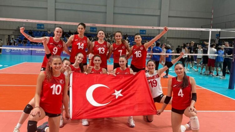 Dünya Liseler Arası Voleybol Şampiyonası'nda hedef final