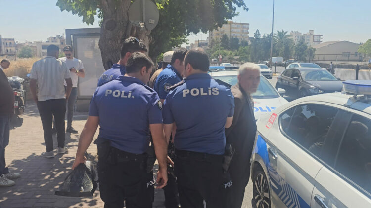 Durakta bekleyen eşini vurdu, polise teslim oldu