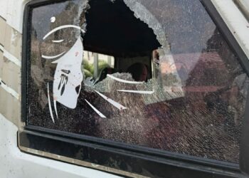 Pazarcı, ucuz karpuz satan rakip esnafın kamyonetinin camlarını kırdı