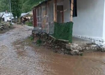 Oltu'da sağanak sele dönüştü
