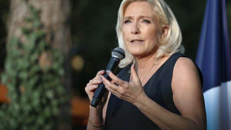 Le Pen cumhurbaşkanlığı adaylığını resmen açıkladı