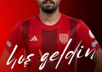 Ayvalıkgücü'nde savunma için 2 imza tamam