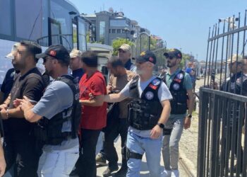 Yurt dışına kaçma hazırlığındaki 4 FETÖ şüphelisi tutuklandı