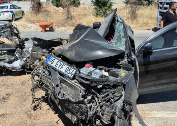 TIR'a arkadan çarpan otomobilin sürücüsü ağır yaralandı