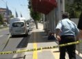 Durakta unutulan çanta fünyeyle patlatılmak üzereyken sahibi koşarak geldi