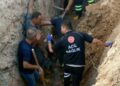 Göçük altında kalan işçiyi itfaiye ekipleri çıkardı