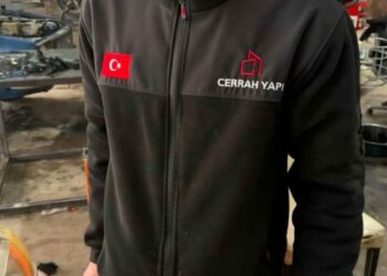 Hafif ticari araçla çarpışan motosikletin 16 yaşındaki sürücüsü öldü