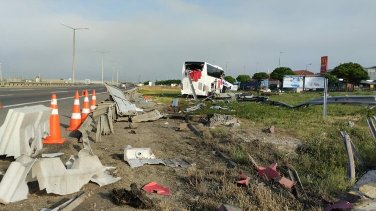 Otoyoldaki otobüs kazasında yaralananlardan 1'i öldü, 11'i taburcu oldu