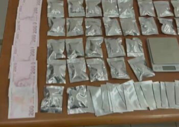 Küçükçekmece'de denetimde durdurulan şüphelinin üzerinden uyuşturucu çıktı