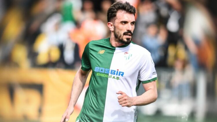 Bursaspor orta saha oyuncusu Hakkı Türker ile yollarını ayırdı