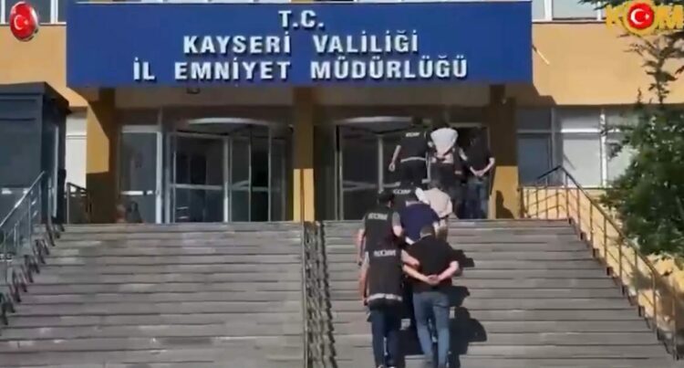Kayseri’de kaçak sigara operasyonu; 2 tutuklama
