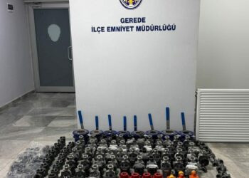 Çaldığı 2,5 milyon liralık inşaat malzemelerini satarken yakalandı