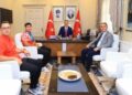 Dünya şampiyonu kanocudan Muğla Valisi Akbıyık'a ziyaret