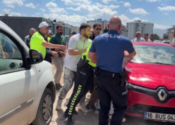 Hacze gelen icra görevlilerini engelleyen işçilere polis müdahale etti; 5 gözaltı