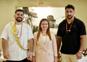 Kırkpınar Başpehlivanı Taş, Antalya'da coşkuyla karşılandı