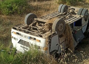 Tarım işçilerini taşıyan minibüs devrildi: 6’sı çocuk, 16 yaralı