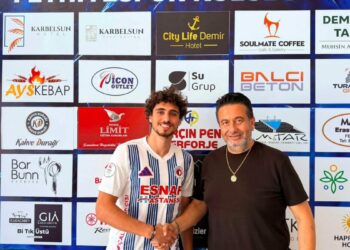 Fethiyespor'da Bora imzaladı