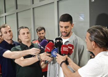 Trabzonspor’un yeni transferi Cenk Özkaçar Trabzon'da