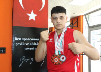 Kuzeninden görüp başladığı dövüş sporlarında dereceler yapan Taha, Dünya Şampiyonası’na hazırlanıyor