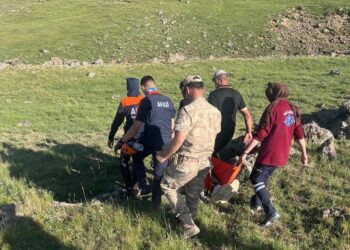 Tendürek Dağında rahatsızlanan vatandaş hastaneye kaldırıldı