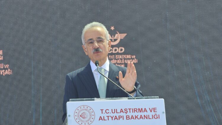 Bakan Uraloğlu: Ankara-İstanbul arası seyahat süresinde 30 dakika zamandan tasarruf edeceğiz