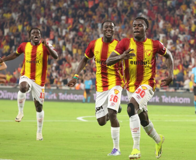 Coventry transferde Dennis için Göztepe ile masada