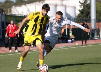 Aliağa FK'da Veli ve Mert yeni takımlarıyla imzaladı