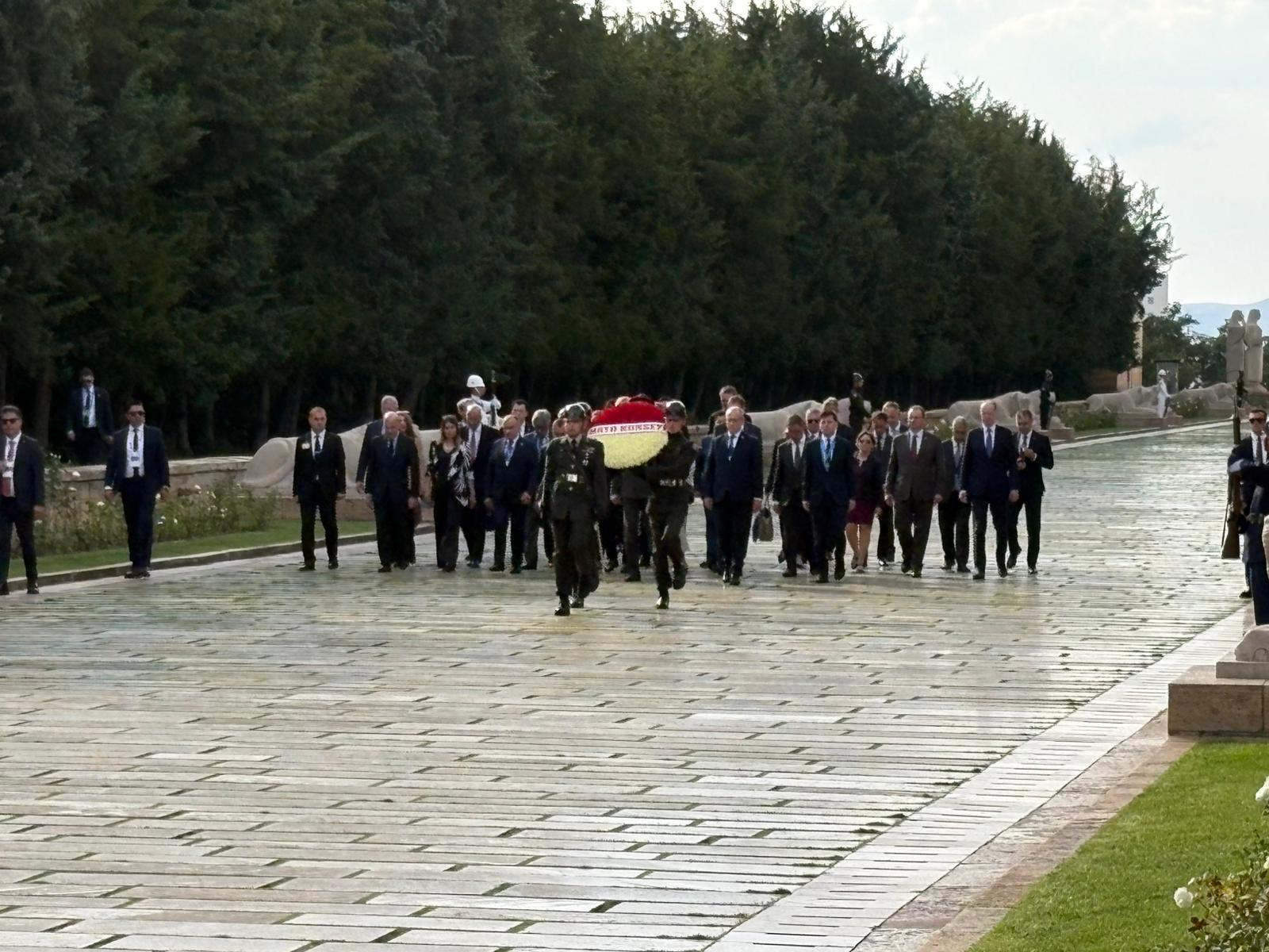NATO heyetinden Anıtkabir'e ziyaret