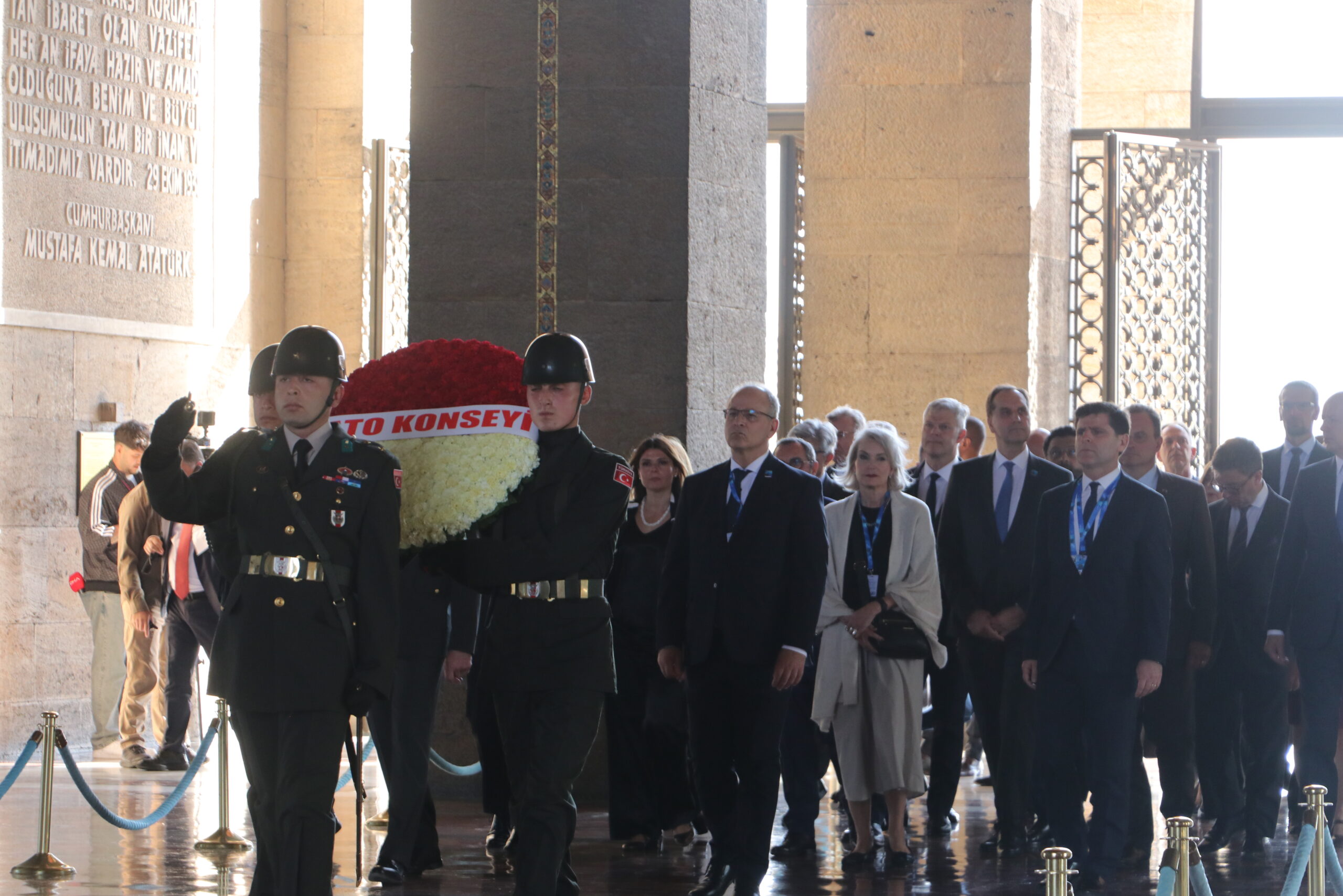 NATO heyetinden Anıtkabir'e ziyaret