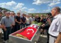 Kuşadası'nda denizde boğulan 3 kişiden emekli öğretmen toprağa verildi