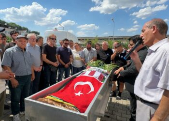 Kuşadası'nda denizde boğulan 3 kişiden emekli öğretmen toprağa verildi