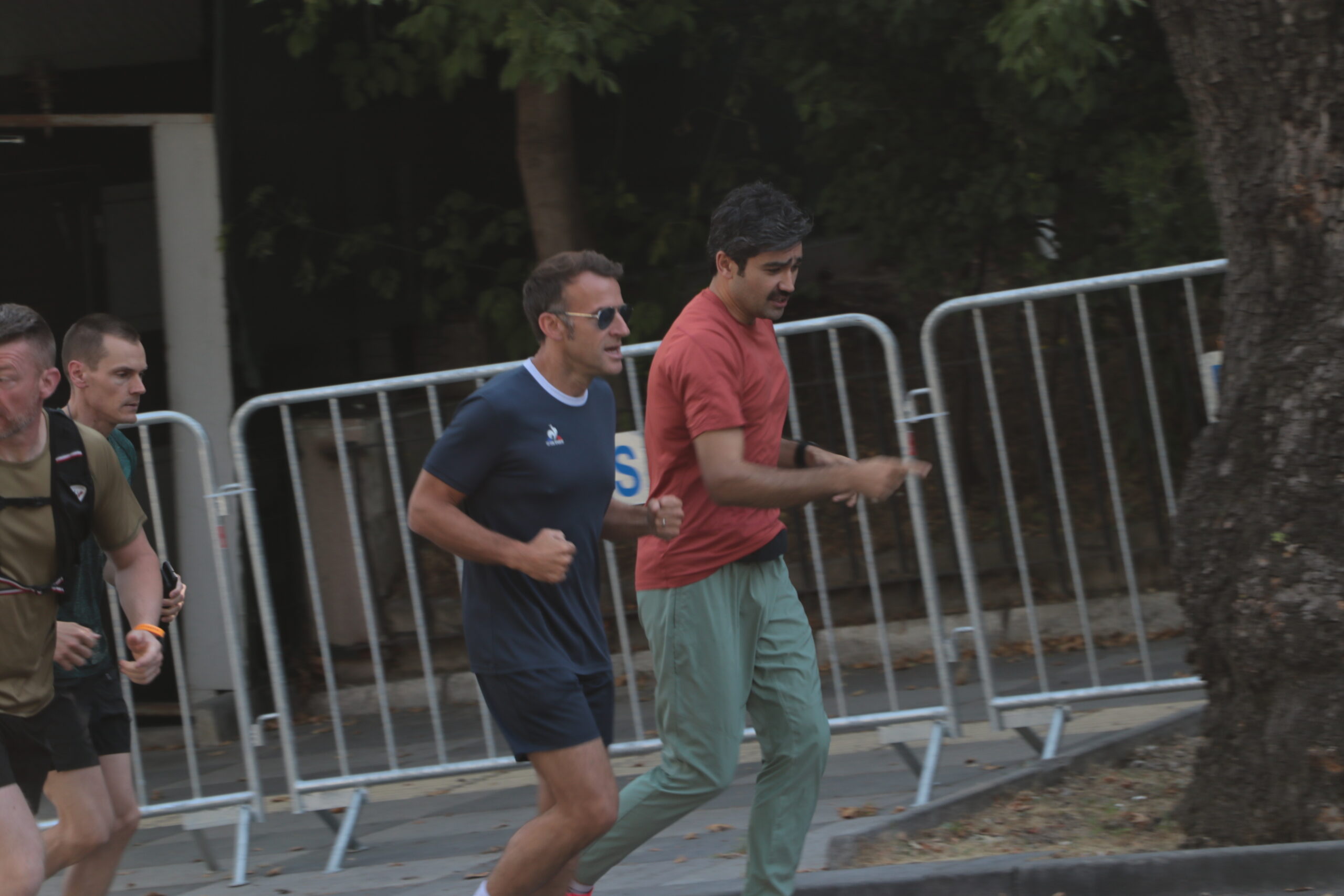Fransa Cumhurbaşkanı Macron, Seğmenler Parkı'nda koştu