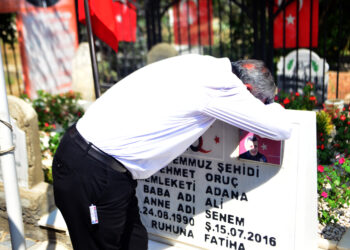 15 Temmuz’da ikizlerini şehit veren baba: Evlatsız yaşayabilirim ama vatansız yaşayamam