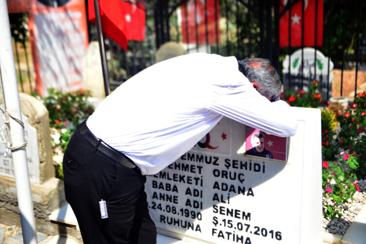 15 Temmuz’da ikizlerini şehit veren baba: Evlatsız yaşayabilirim ama vatansız yaşayamam