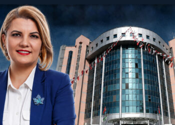 İzmit Belediye Başkanı Fatma Kaplan Hürriyet, görevden uzaklaştırıldı