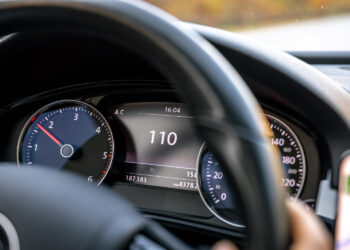 İkinci el araçta kilometre düşürme nasıl anlaşılır? Uzmanlardan alıcıları koruyacak kritik uyarılar