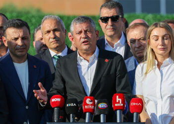 Özgür Özel'den duruşma sonrası çok sert sözler: 'Tüm zamanların en büyük kötülüğüyle karşı karşıyayız'
