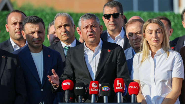 Özgür Özel'den duruşma sonrası çok sert sözler: 'Tüm zamanların en büyük kötülüğüyle karşı karşıyayız'