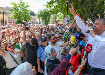 Siyasette marifet gemiyi limana çekmek değil; Gemiyi menzile ulaştırmak