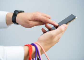 Çekya’da okullarda cep telefonu yasaklanıyor