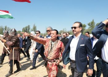 Kürşad Zorlu’dan Büyük Hun-Türk Kurultayı’nda dikkat çeken mesaj: “Türkiye, Macaristan’dan ayrılamaz”